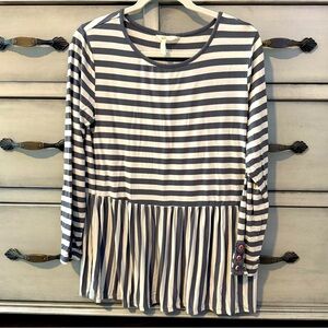 Buttery soft dark gray striped MJ Top -Sz. M